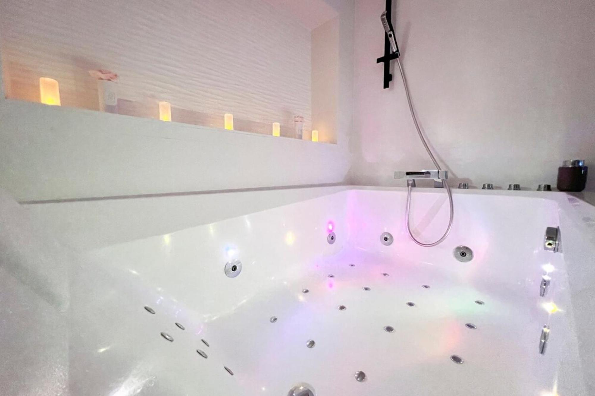Dark Room Perpignan Aux 50 Nuances Jacuzzi Prive Villeneuve-de-la-Raho Dış mekan fotoğraf