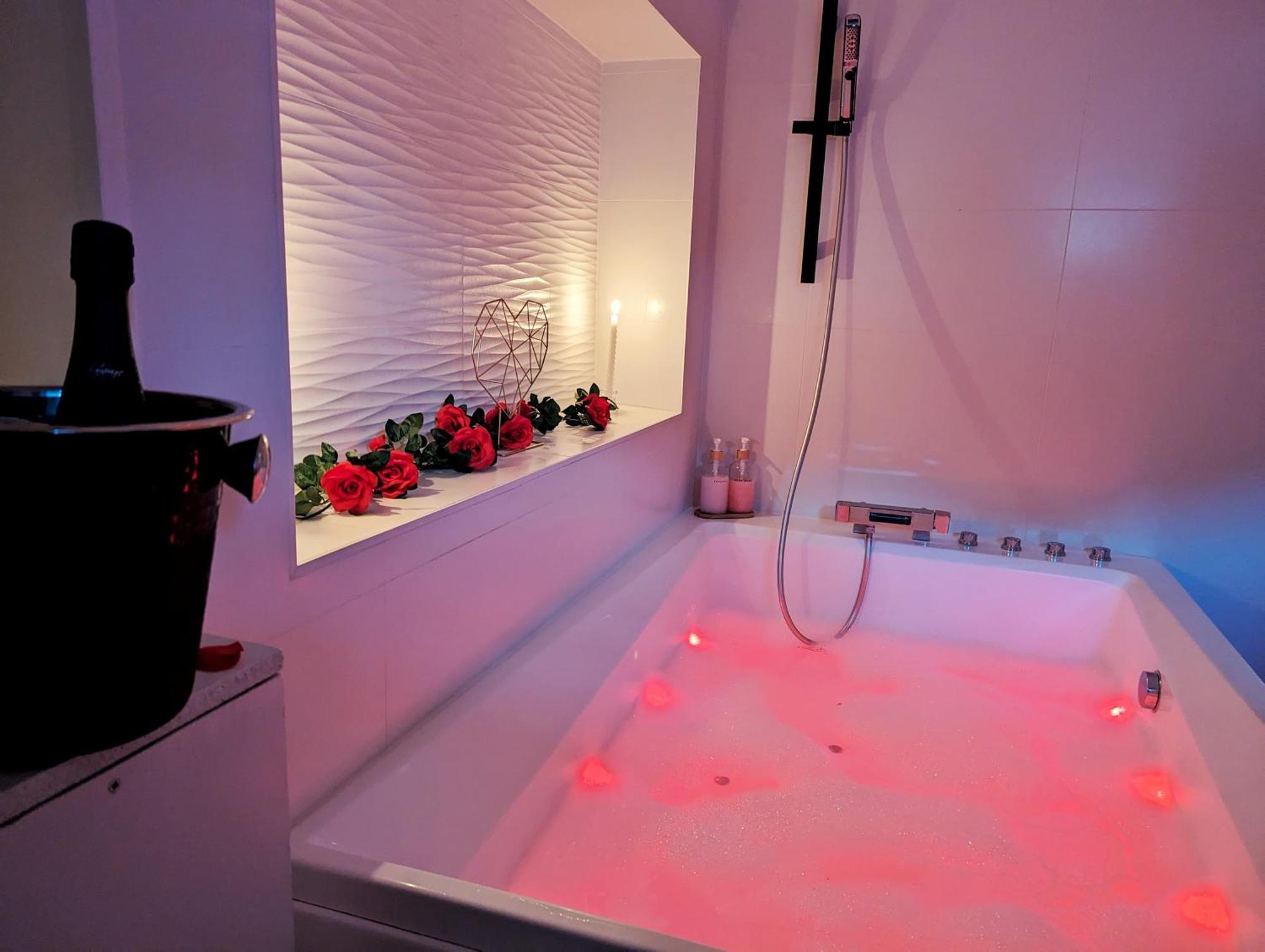 Dark Room Perpignan Aux 50 Nuances Jacuzzi Prive Villeneuve-de-la-Raho Dış mekan fotoğraf
