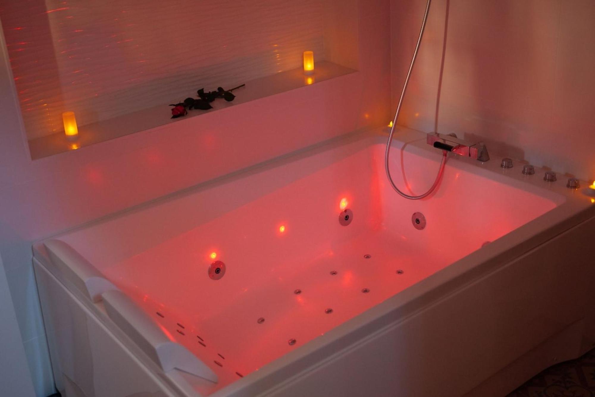Dark Room Perpignan Aux 50 Nuances Jacuzzi Prive Villeneuve-de-la-Raho Dış mekan fotoğraf
